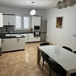 Henri's Guest house