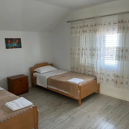 Casa de hóspedes Henri's Durrës