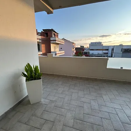 Henri's Casa de hóspedes Durrës