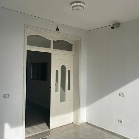 Henri's 3* Дуррес