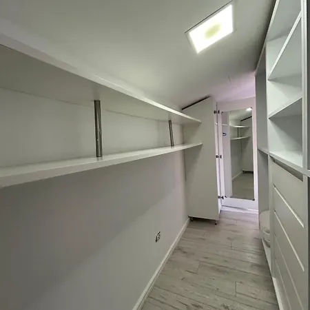 Henri's Гостевой дом Дуррес